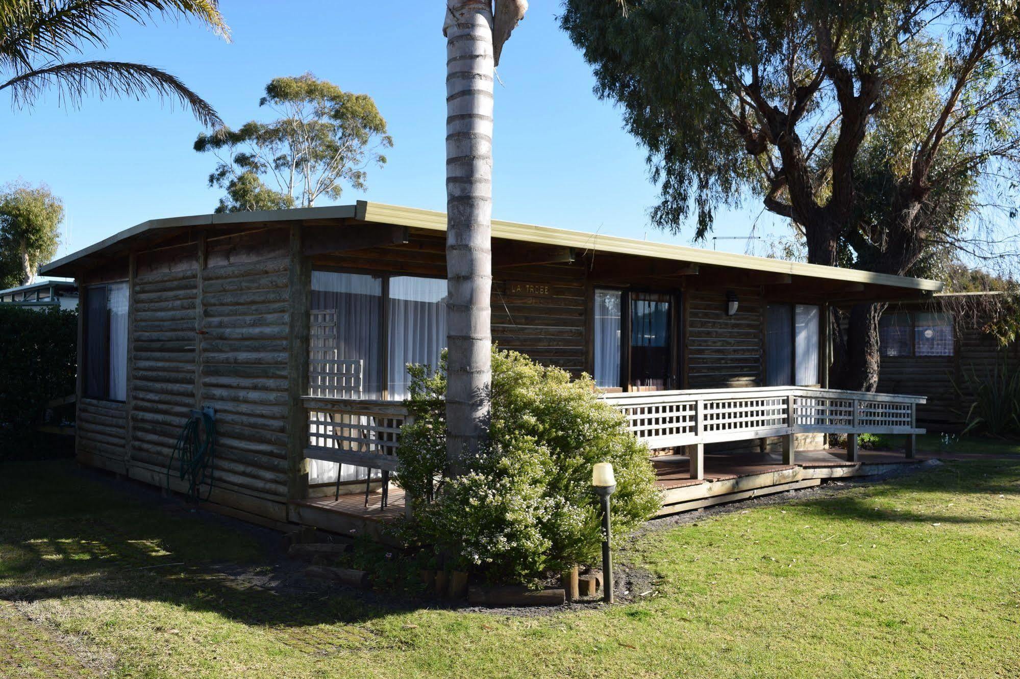 לייקס אינטרנס Lazy Acre Log Cabins מראה חיצוני תמונה