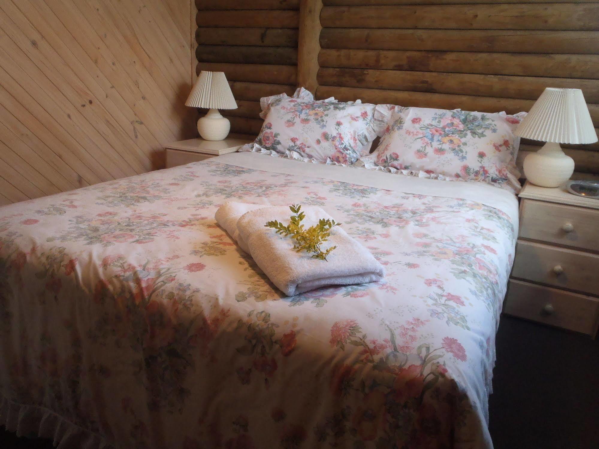 לייקס אינטרנס Lazy Acre Log Cabins מראה חיצוני תמונה