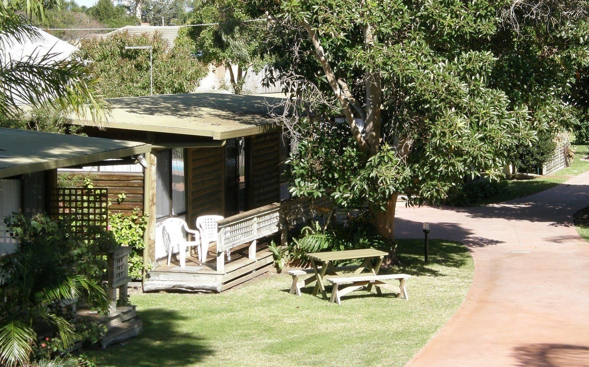 לייקס אינטרנס Lazy Acre Log Cabins מראה חיצוני תמונה