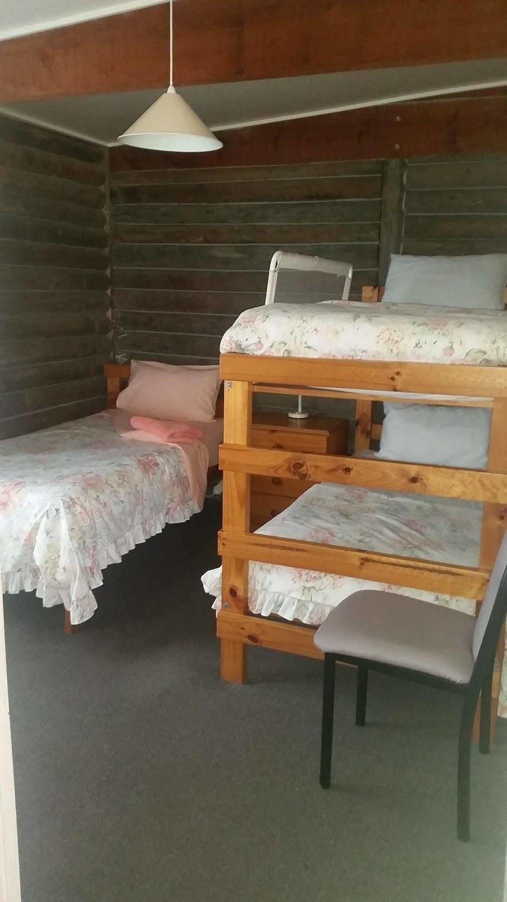 לייקס אינטרנס Lazy Acre Log Cabins מראה חיצוני תמונה