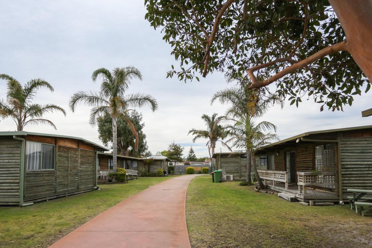 לייקס אינטרנס Lazy Acre Log Cabins מראה חיצוני תמונה
