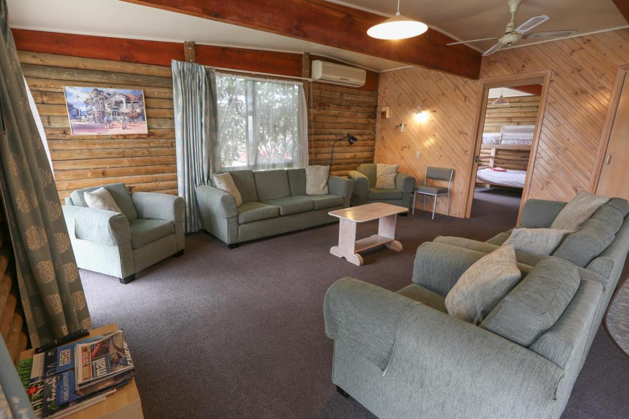 לייקס אינטרנס Lazy Acre Log Cabins מראה חיצוני תמונה