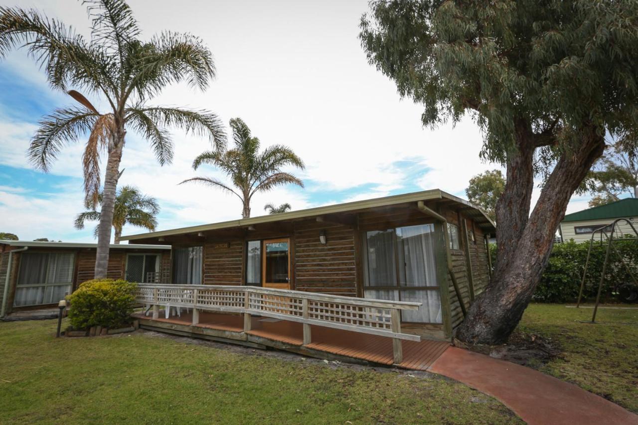 לייקס אינטרנס Lazy Acre Log Cabins מראה חיצוני תמונה