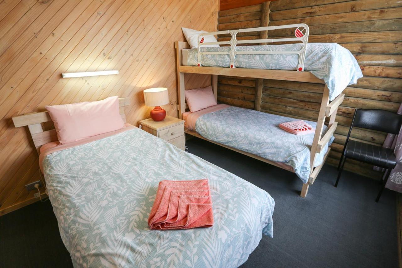 לייקס אינטרנס Lazy Acre Log Cabins מראה חיצוני תמונה